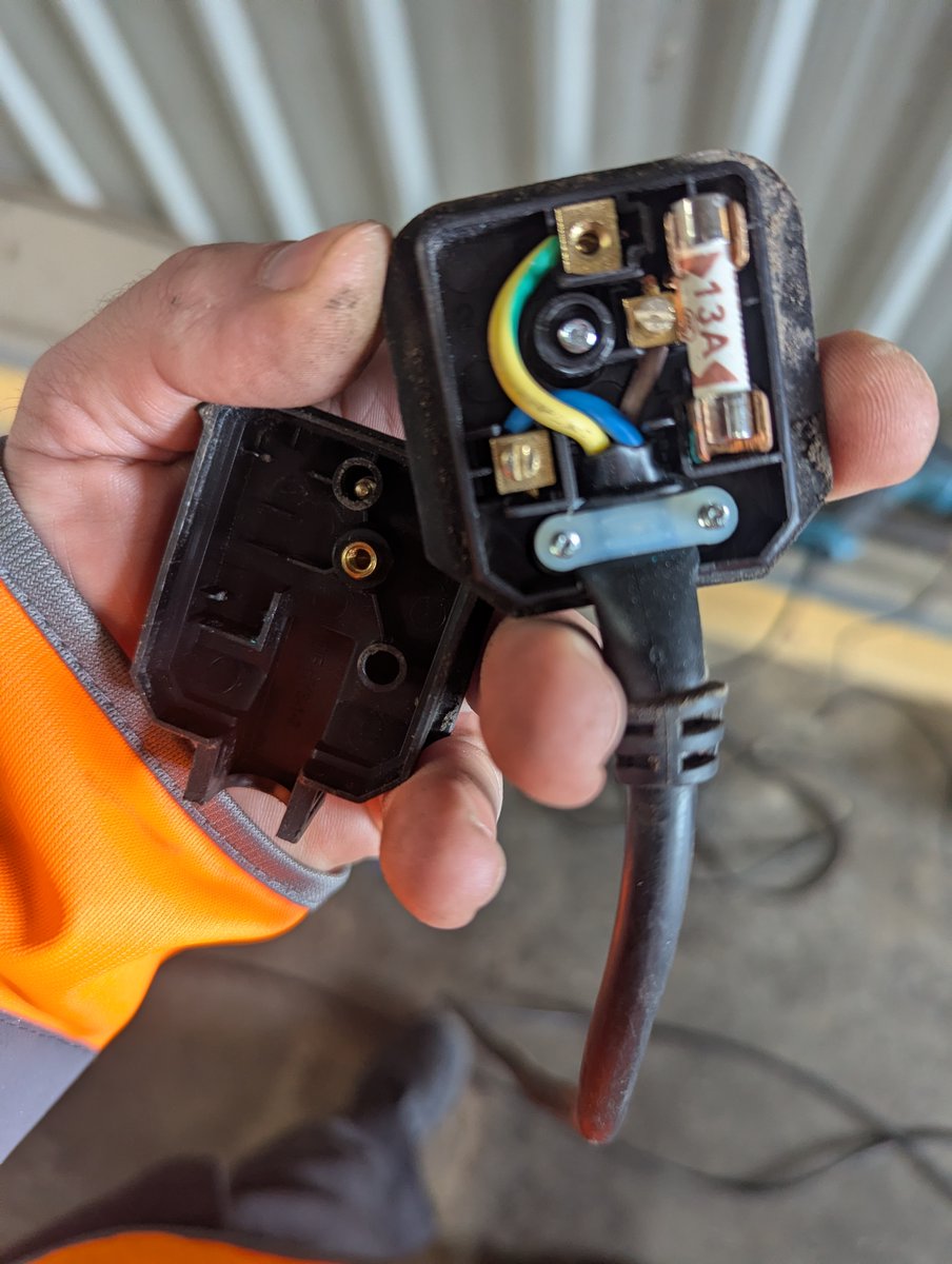 cbits_scotland's tweet photo. When PAT Testing in Larkhall, during our visual inspection we came across a plug with the Earth pin not screwed in.
✅We replaced the plug so the appliance could be used safely
For PAT Testing:
🌐 https://t.co/xf6tPLo1ZT
📞 07940 848265
#CBITS #PATTesting #Larkhall https://t.co/moDVIvHKGa