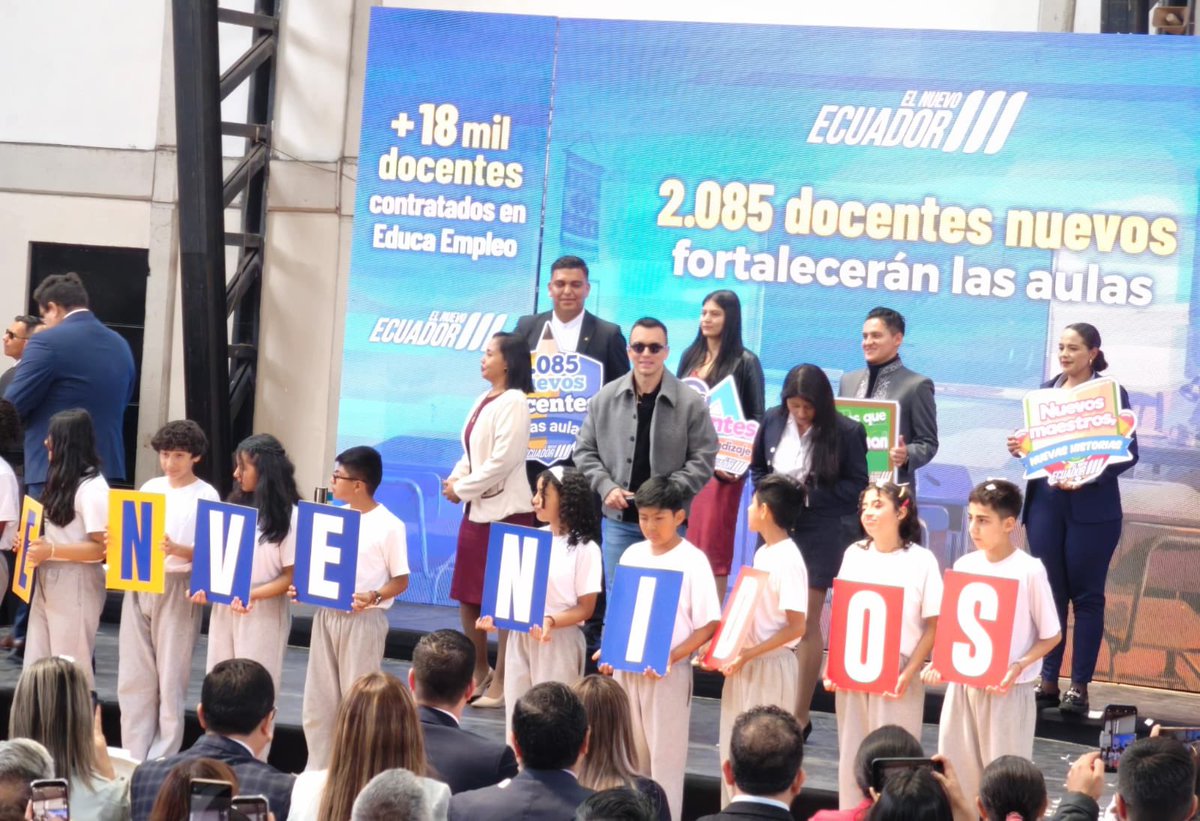 el_telegrafo's tweet image. #Noticias | Ecuador oficializa la incorporación de 2.085 nuevos docentes en el sistema nacional de educación. El evento se realiza en Quito con la participación del presidente @DanielNoboaOk y la ministra de @Educacion_Ec , Gilda Alcívar García.