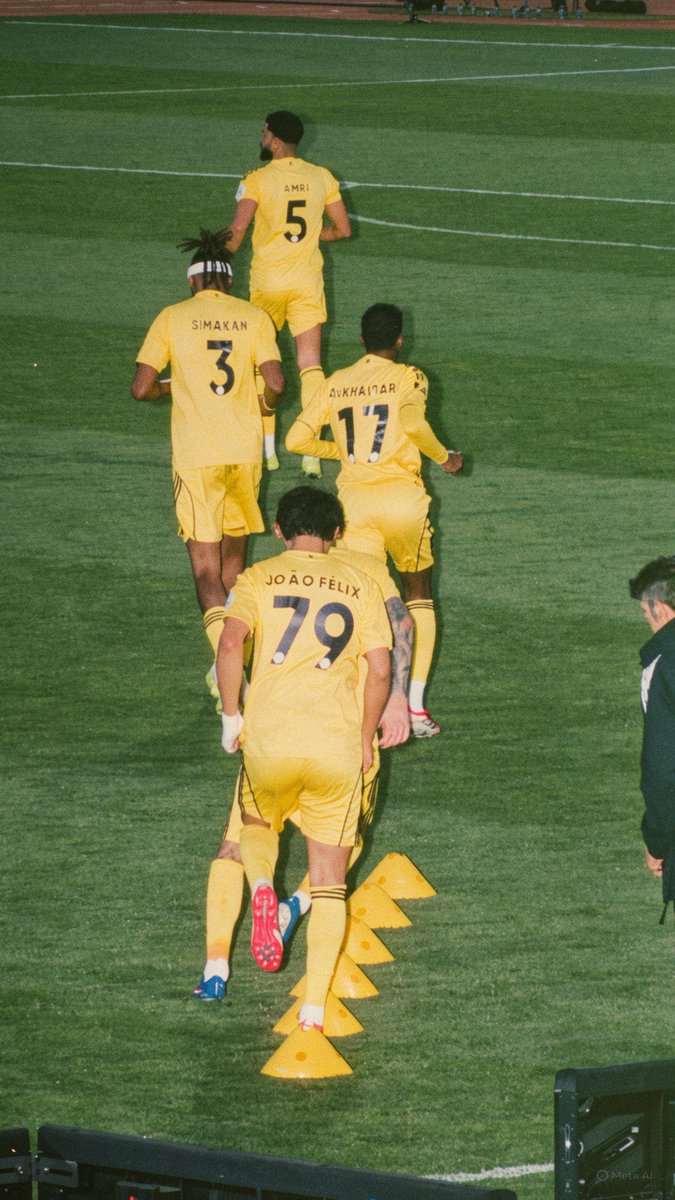 𝐀𝐛𝐝𝐮𝐥𝐥𝐚𝐡 الحضور بتشيرت الاصفر tweet media