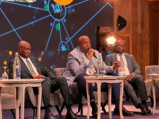 petrogaz_cd's tweet image. ⚡ #RDC : Le ministre Aimé Sakombi Molendo dévoile à Paris une feuille de route pour transformer le potentiel hydroélectrique (167 000 MW) en puissance réelle.  

Énergie #Hydroélectricité #RDC