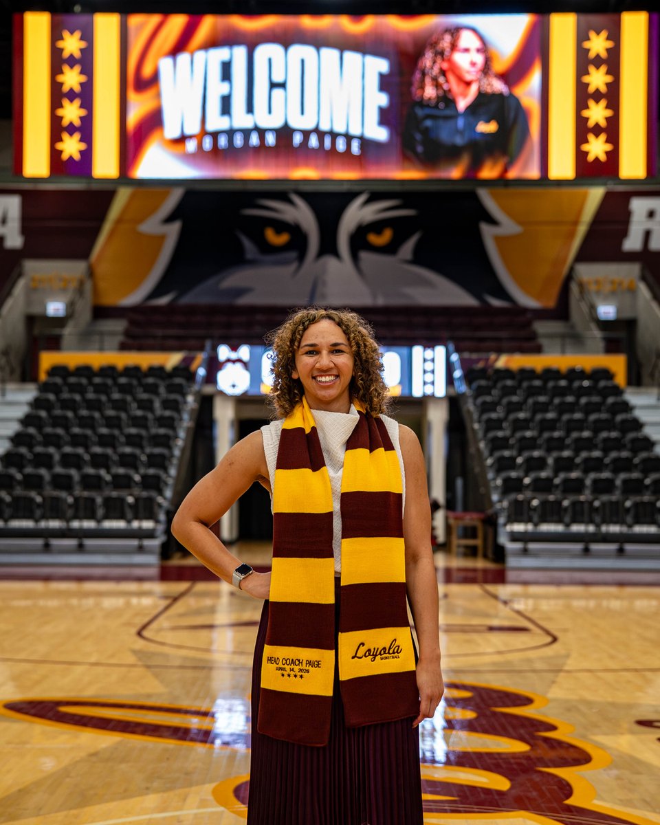 RamblersWBB's tweet photo. .@CoachMoPaige's first peek at Gentile Arena 👀 https://t.co/NKB8wPhbLC