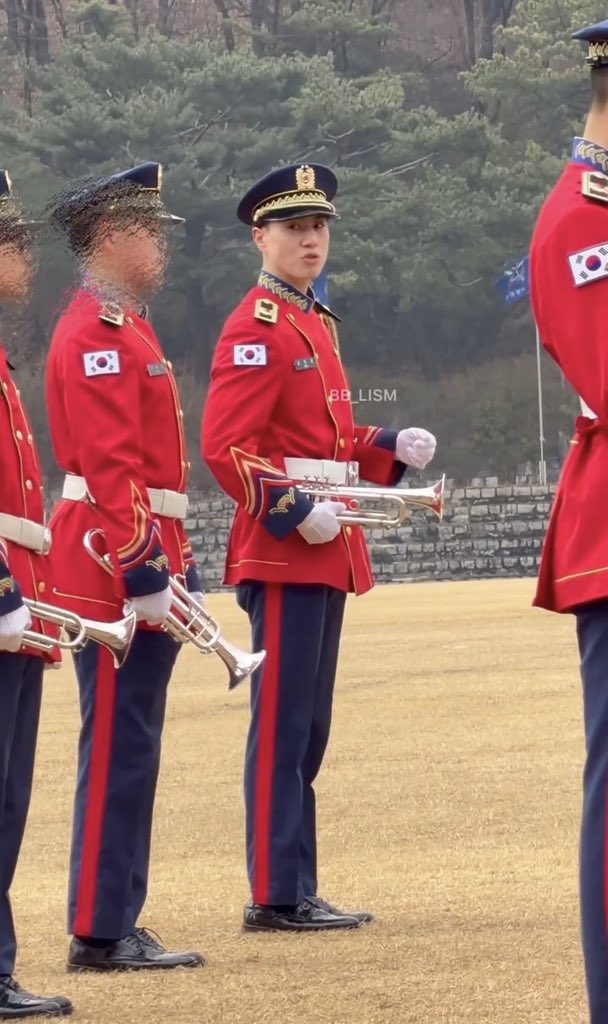 น้องคยอมนี่เป็นความภาคภูมิใจของเราเลยอ่ะ ออร่าความสามารถมันล้นมาก เข้ากองดุริยางค์ไปคิดว่าจะแค่ร้องเพลง แต่ได้เล่นเครื่องดนตรีด้วย ไม่ใช่แค่เล่นซูซาโฟนอย่างเดียว ยังเล่นทรัมเป็ตอีกด้วย น้องเก่งมากจริงๆ ข้อนี้ไม่สามารถปฏิเสธได้ 💂‍♂️🪊👏🏻