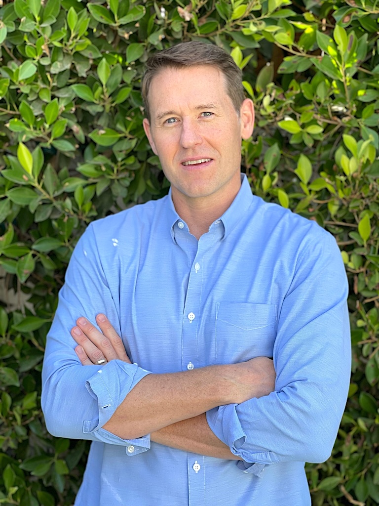 CreativeScreen's tweet image. #DavidStassen discusses evolving Isla Gordon from a "reformed party girl" into a seasoned (but still stressed) team president. Season 2 of #RunningPoint raises the stakes—and the internal family conflict.
 #Screenwriter #KateHudson #WritingTips tinyurl.com/ebpptb48