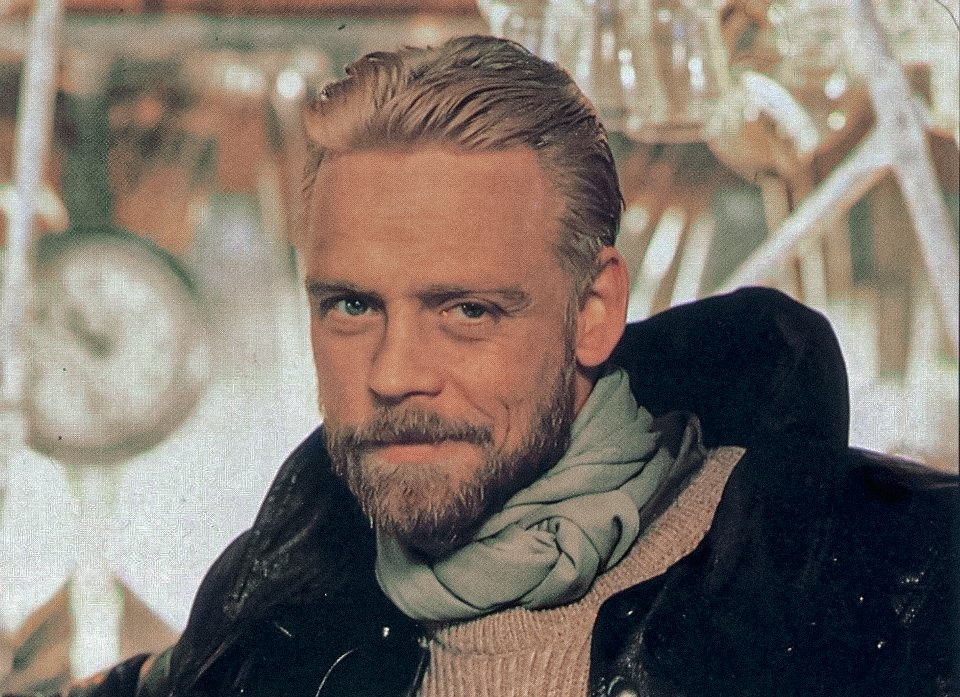 opgalactico's tweet image. Mark Hamill durante os anos 90.