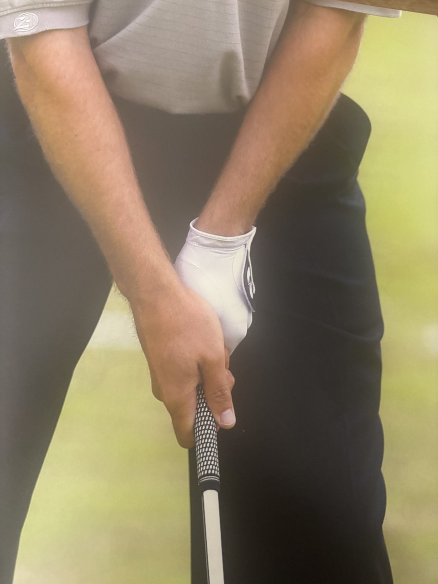 KGSGolf's tweet photo. Yesterday we posted a clip showing how the hands should be applied to the club, for some a little trickier than you may think. Illustrations are a thing of the past but we think you can still learn a lot from  old-fashioned pencil images. This is how we outlined the right hand grip in our 2004 best selling book The Swing Factory…