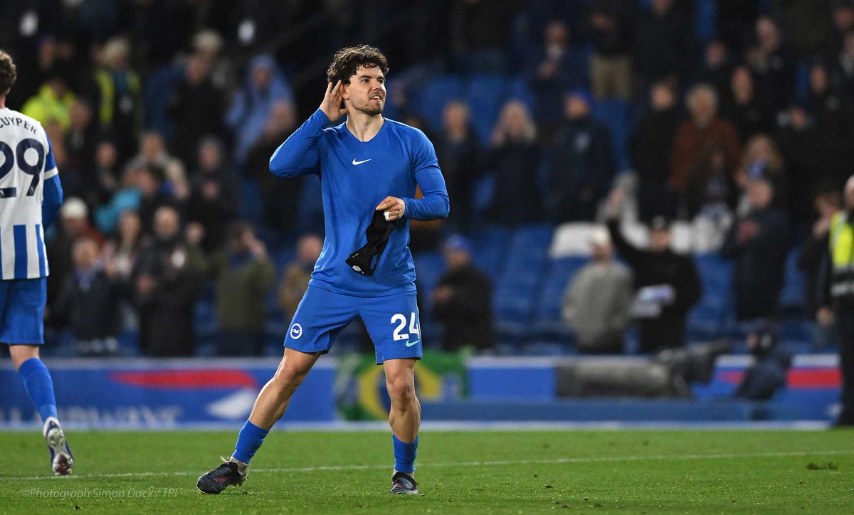 simondackpix's tweet photo. Brighton beat Chelsea 3-0 at the Amex last night @telephotoimages @BHAFC #brighton #premierleague #football https://t.co/Ggv7qTVS9G