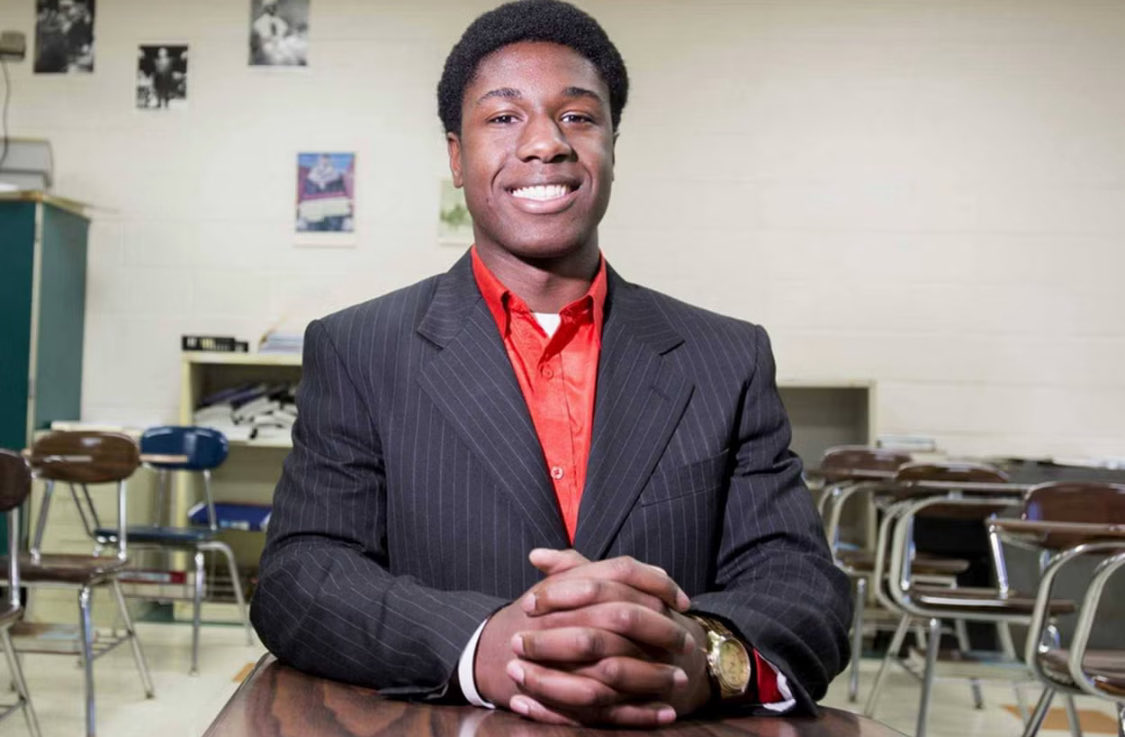 📍📍VOK SPOTLIGHT📍📍

Meet Kwasi Enin, a brilliant Ghanaian-American who in 2014, made an epic 8-for-8 Ivy League universities sweep. 🇺🇸

Scoring in the 99th percentile on his SATs of 2,250, he was accepted into every single Ivy League school, ultimately choosing Yale. 🇬🇭 🧠⭐️