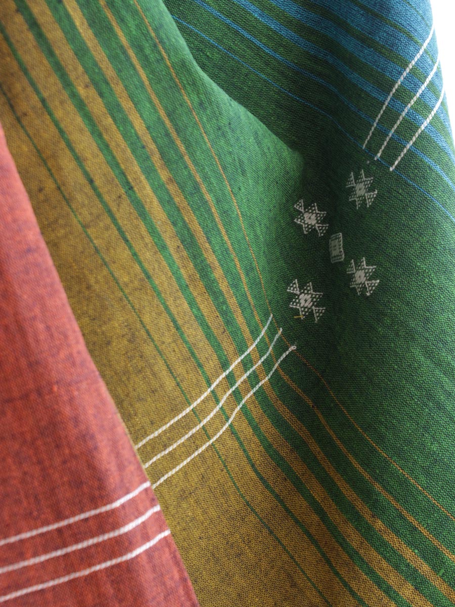 Shilphaat's tweet photo. Handwoven, Multicolour-striped, Bhujodi cotton dupatta with motifs, borders and handtied tassels. . 

Buy at https://t.co/0uWl2ZngFi 
. 
https://t.co/YC7uTMAk6E 

#kalacotton #bhujodidupatta #purecotton #sustainablefashion  #shilphaat #summercollection https://t.co/kAPb9QRlVw