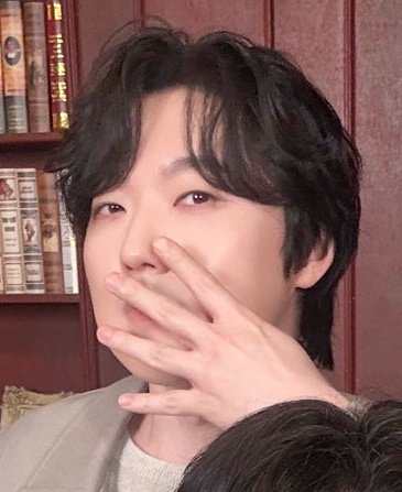 차암내 안운척 머쨍이포즈한다 귀엽게
..🌼포레스텔라 정규 4집 나왔어요 많관부🌸