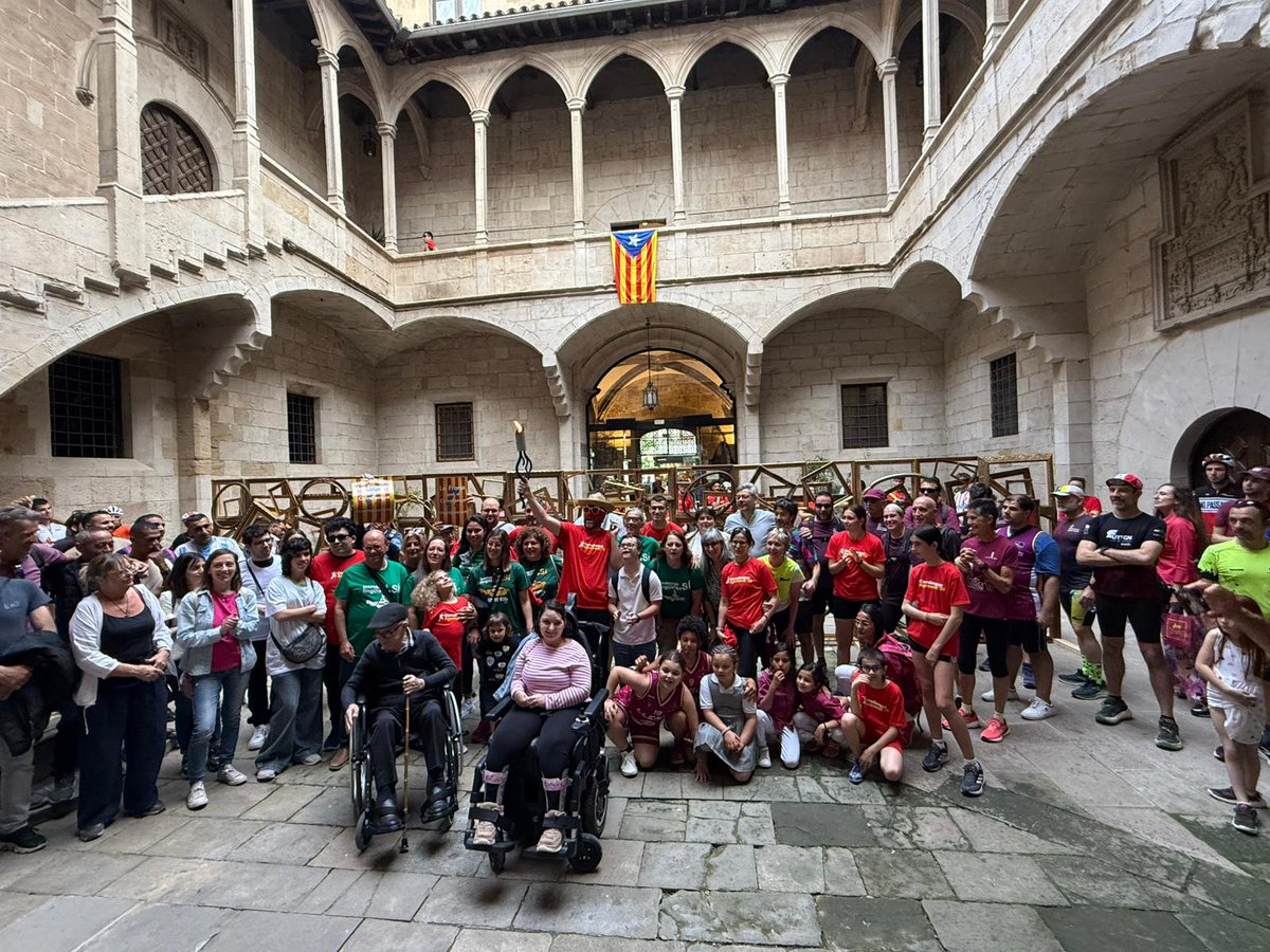 Imatges dl <a href="/Correllengua_/">Correllengua Agermanat</a> ahir al seu pas x Lleida.
L lengua
L leialtat
E mpenta
I l·lusió
D estí
A germanament