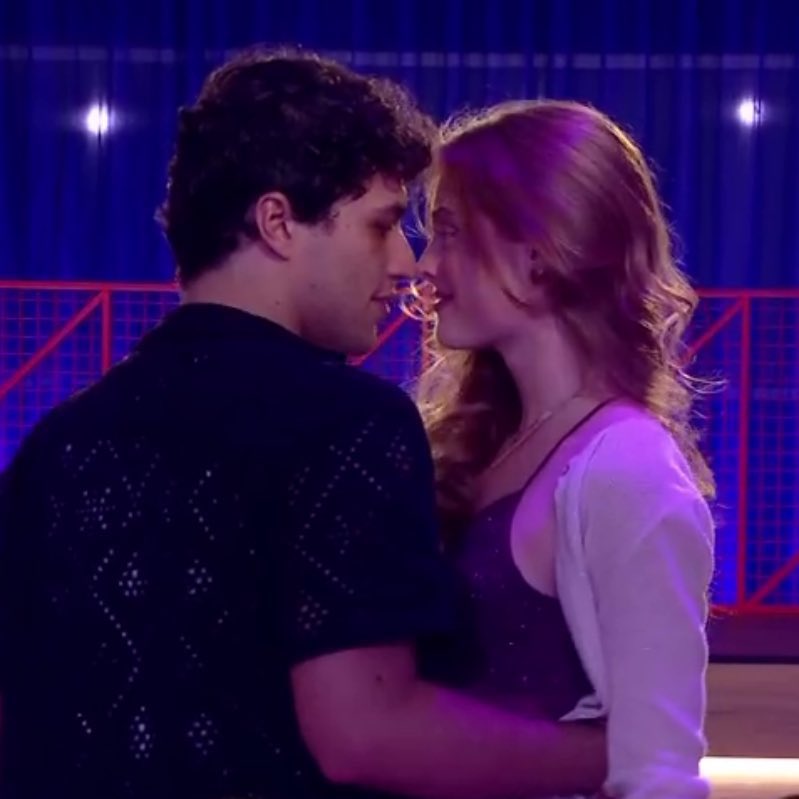 Ollie ✸ tweet media