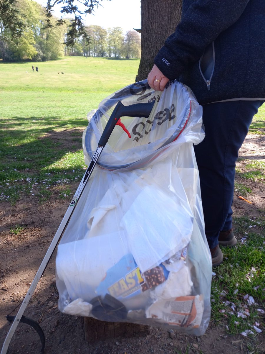 Litterwatch1's tweet image. Huge shoutout to Martyn and Diane for their fantastic work litter picking at Warley Woods today! 
Trash-free parks start with local heroes like you. Thank you for your commitment to our community! 
#WarleyWoods #Community #Volunteering #litterpicking