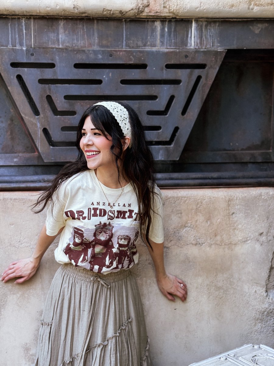 acrossthestars's tweet image. If you’re in need of some gear for The Mandalorian and Grogu, @hvbrand has got you covered! I just had to get this piece (#sponsored) featuring the Anzellan Droidsmiths. They’re so cute! Use code: “AANDA” for 15% off on heroesvillains.com.