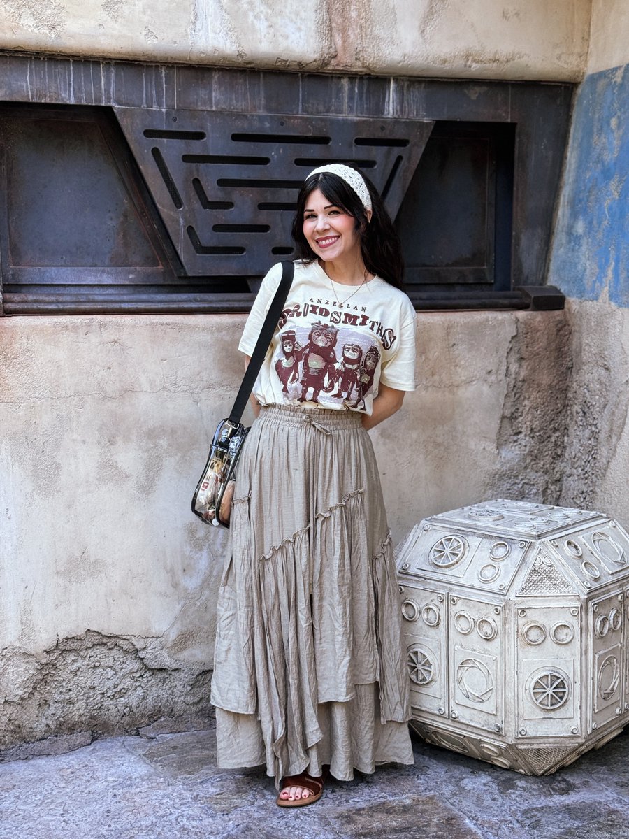 acrossthestars's tweet image. If you’re in need of some gear for The Mandalorian and Grogu, @hvbrand has got you covered! I just had to get this piece (#sponsored) featuring the Anzellan Droidsmiths. They’re so cute! Use code: “AANDA” for 15% off on heroesvillains.com.