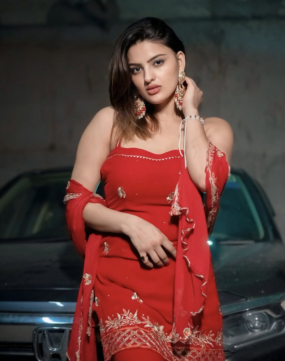 Gajendra6986's tweet image. *हरियाणवी एक्ट्रेस दिव्यांका सिरोही की 30 साल की उम्र में गाजियाबाद, यूपी में मौत हो गई। कहा जा रहा है कि उन्हें चक्कर आया, वो जमीन पर गिरी और सिर में गहरी चोट लगने से मौत हो गई। फैमिली ने अंतिम संस्कार कर दिया है। दिव्यांका के insta पर 1.3M फॉलोअर्स हैं।*
#RIP