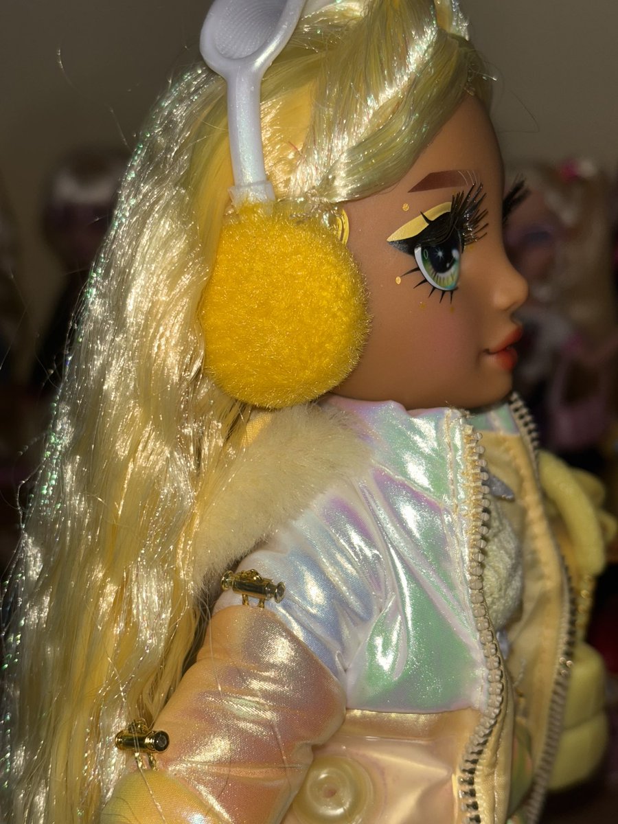 winxclubpretty's tweet image. #RainbowHigh #WinterWonderland #RainbowHighWinterWonderland #SunnyMadison #RainbowHighPretty