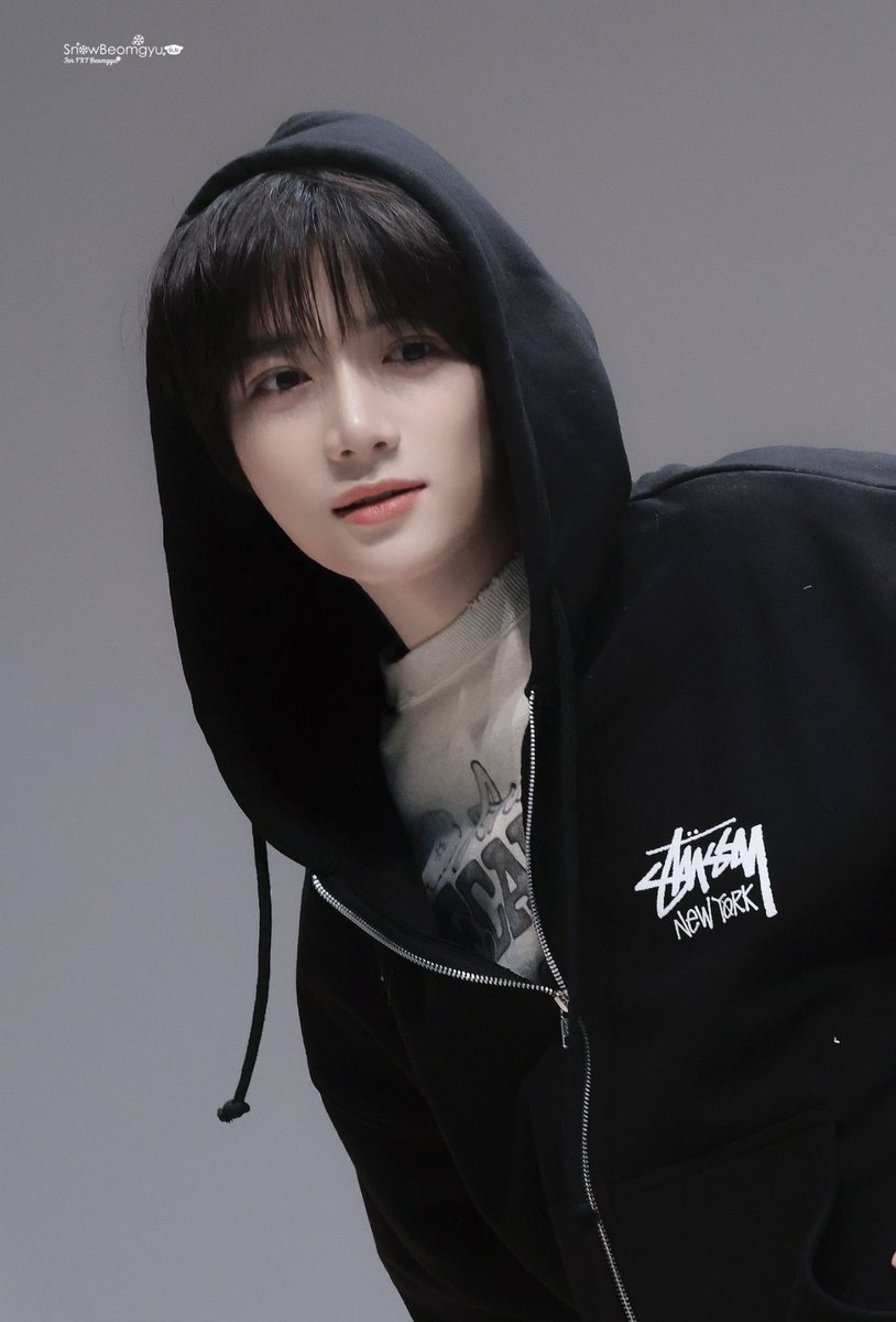 최범규검정후드심하게잘어울린다