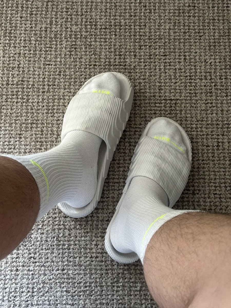 socksuk16's tweet photo. Socks and slides? #nikesocks #gaysocks https://t.co/ra6t5zN5mZ