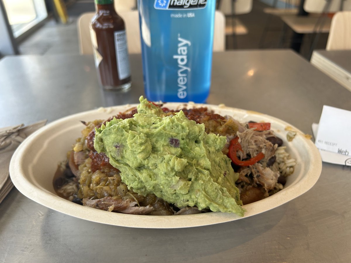 ctsmithiii's tweet image. #chipotle burrito bowl 5,419. Thanks Keisha, Ameerah, Essence, Angel, Isaiah, Victoria, Tamara, and ⁦@ChipotleTweets⁩