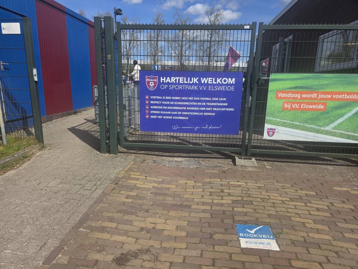 DJDirrtyDogg's tweet image. Game 233 of 2025/2026
Game 84 of 2026

VV Elsweide
Vs.
@vvOSC

1-1

#groundhopping #groundhopper #traveller #netherlands #football