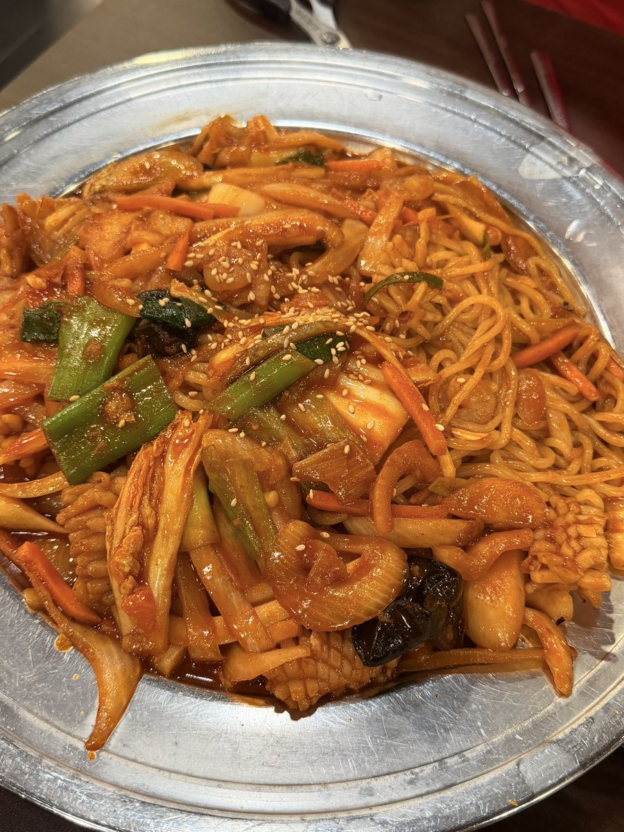 mkdirls's tweet photo. 평일에 가면 대기 없이 먹을 수 있는 거 아시는분
저요 https://t.co/KjIZLkBTC4