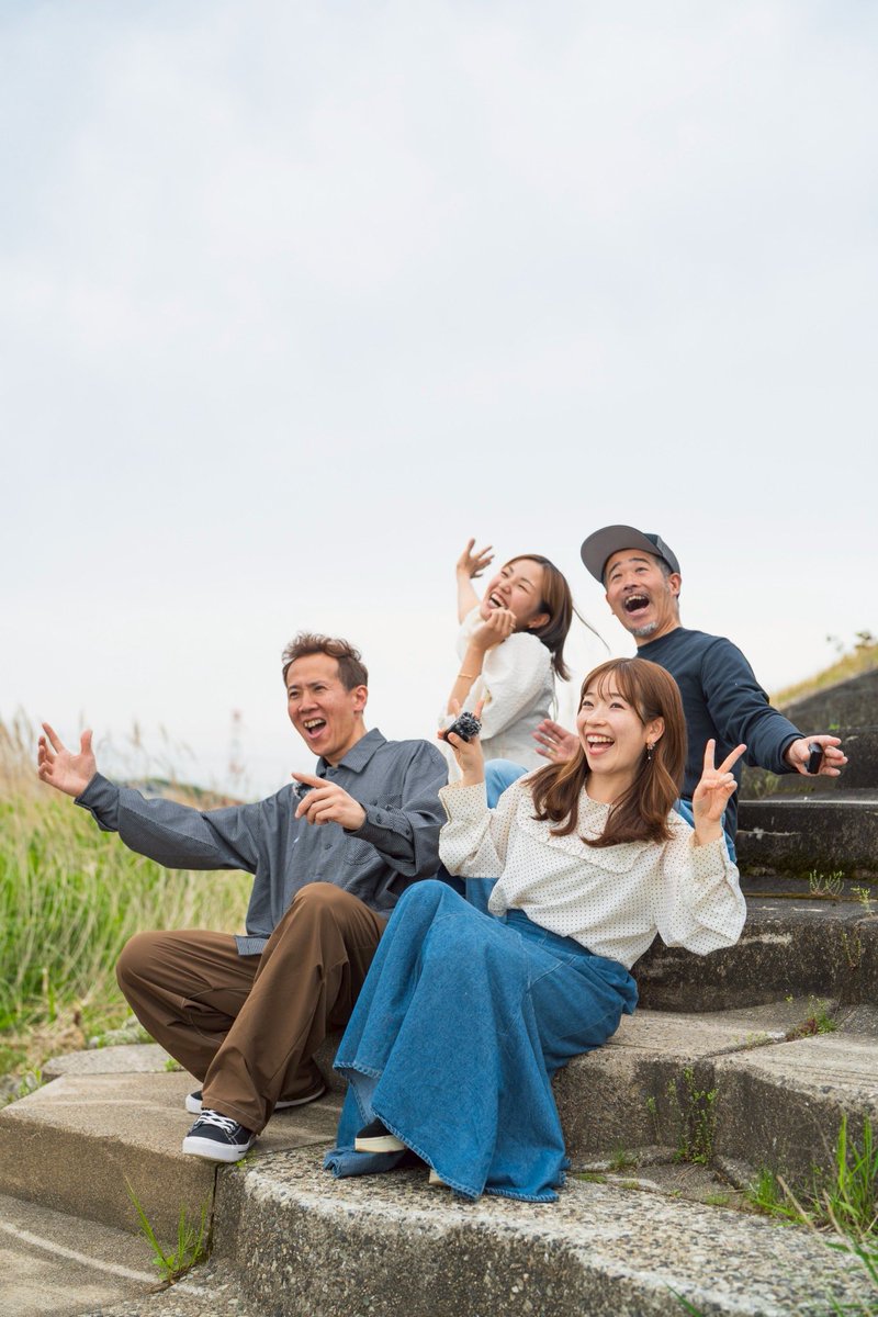 Bless_info's tweet photo. 4月25日土
びわ湖JAZZ東近江
滋賀県民信用組合ステージ
14:30から
BLESS歌います♪
今週公開映画【ガチャコン4】
挿入歌の『Closeness』も歌います♪
天気も回復するみたいだし、どうぞよろしくお願いします！！
#アカペラ
#滋賀県
#びわ湖ジャズ https://t.co/uRstd2EAaJ