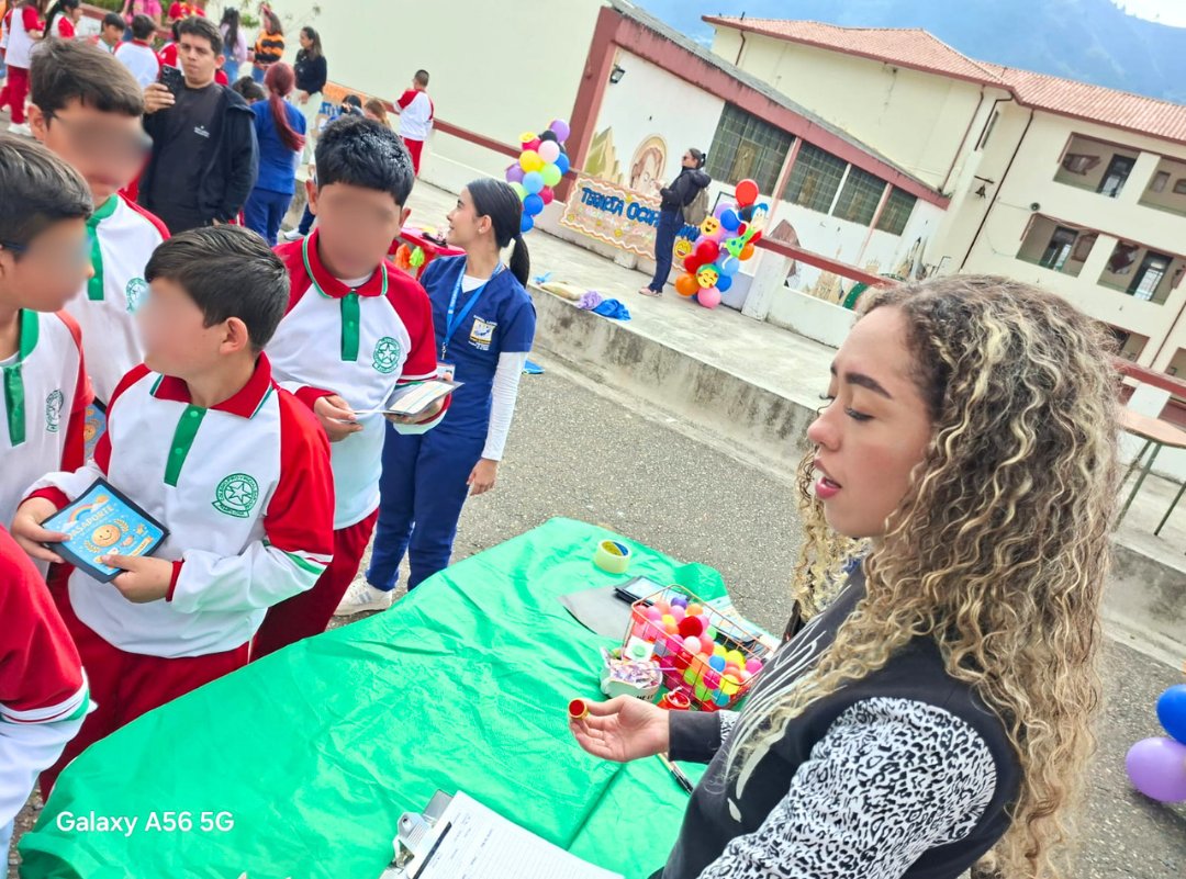 CucutaEse's tweet photo. En el Día de la Felicidad, en unión con Dirección Local de Salud, el SENA y los programas de Fisioterapia, Terapia Ocupacional y Psicología de la UniPamplona, se realizó jornada para el fortalecimiento del bienestar emocional y entorno saludable en el Col. Provincial San José. https://t.co/M80t6NiMPw