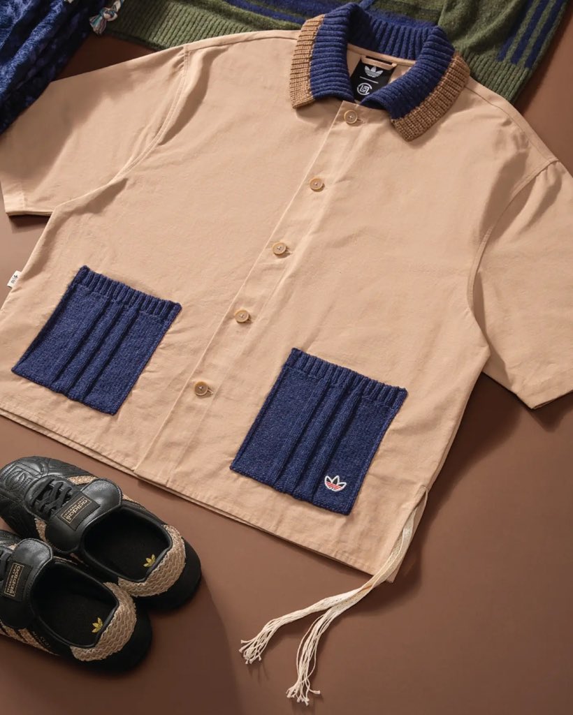 simonsaysdrip's tweet image. CLOT and adidas Originals continue their run, reworking football classics with a laid-back twist.
From raffia-striped Mundials with espadrille soles to textured Sambas and Teamgeist-inspired pieces, the drop leans into beach-ready football aesthetics.
#CLOT #adidasOriginals #SSD