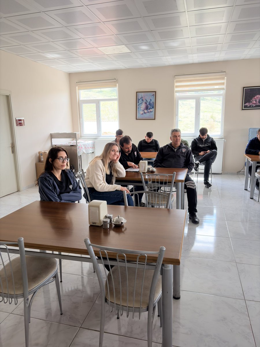 Hastanemizde “Hastane Enfeksiyonları ve Önemi” konulu hizmet içi eğitimimizi başarıyla gerçekleştirdik.

Değerli eğitimcimize ve katılım sağlayan personelimize teşekkür ederiz.
#KadınhanıRefikSaimeKoyuncuDevletHastanesi