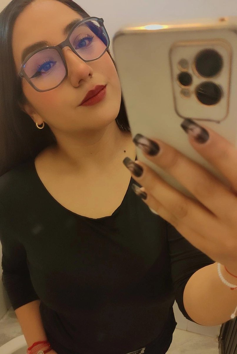 AniieParedes's tweet photo. No puedo decirles cómo odio el examen de optometría pero amo la satisfacción de usar ojitos nuevos... Me encanta 😎🤓 https://t.co/LTdAGPHejk