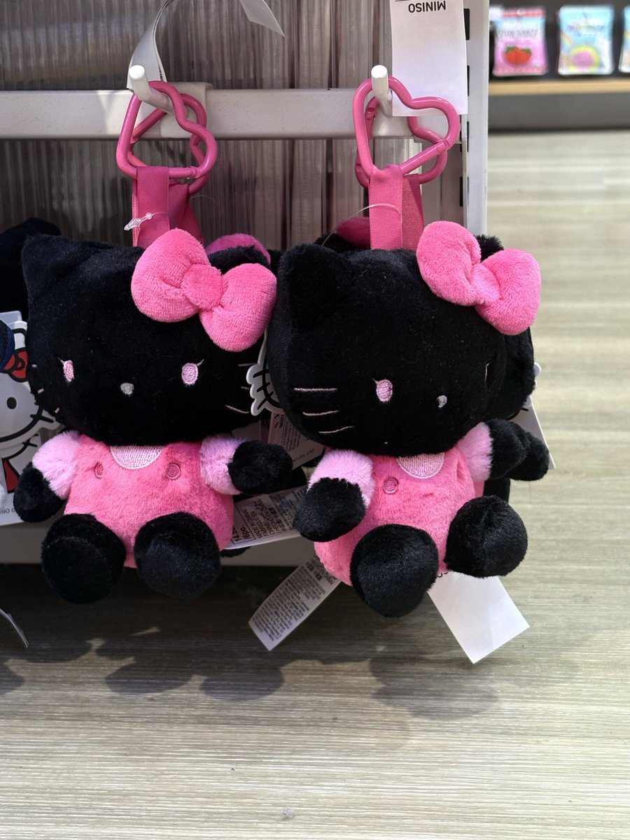 black and pink hello kitty 💫