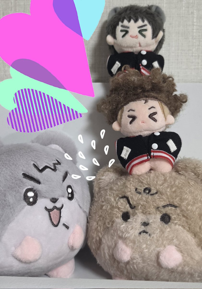 무언가에짓눌리는햄섭이를바라보는햄만이