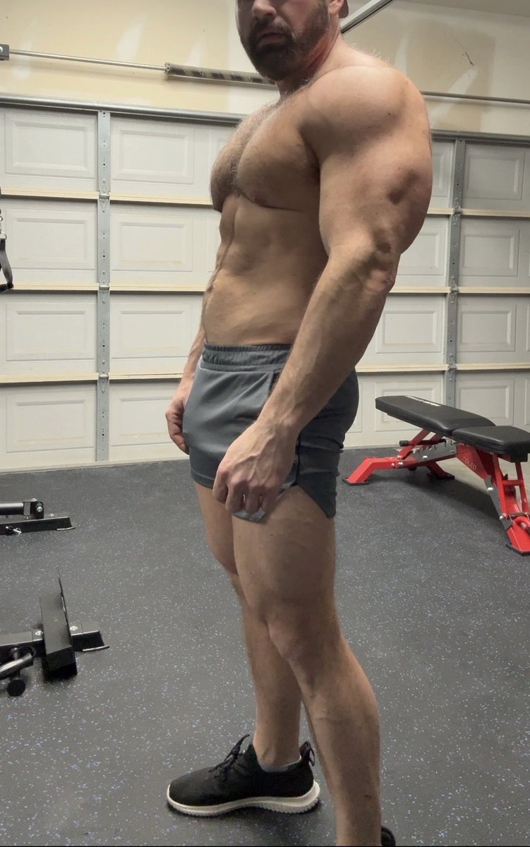 theMuscleDaddy's tweet image. Wanna see every inch of Daddy, including face and ass? 💪🏻🍆

Limited offer: Get 25% off your first month: onlyfans.com/themuscledaddy2

#daddy #muscledaddy #muscle #strong #hotdaddy #onlyfans #gay #gaydaddy #bi #bidaddy #workout