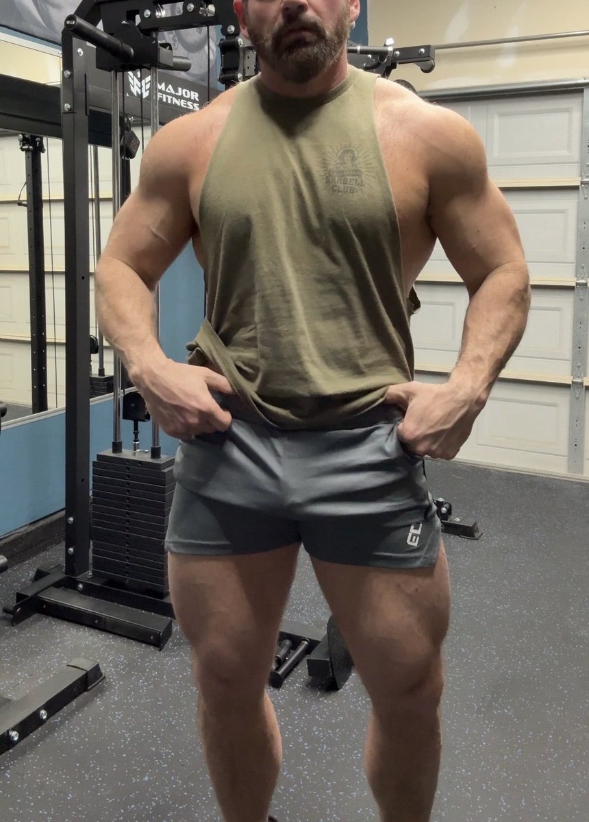 theMuscleDaddy's tweet image. Wanna see every inch of Daddy, including face and ass? 💪🏻🍆

Limited offer: Get 25% off your first month: onlyfans.com/themuscledaddy2

#daddy #muscledaddy #muscle #strong #hotdaddy #onlyfans #gay #gaydaddy #bi #bidaddy #workout