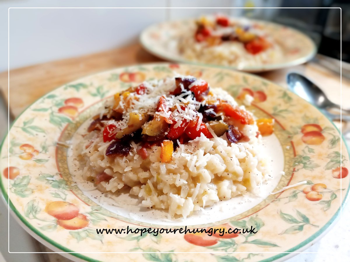 re_hungry's tweet image. Happy #Wednesday lovely Hungrys! Meal prep day means fresh chicken stock, perfect for my rich Risotto - recipe: hopeyourehungry.co.uk/resplendent-ri… Easy cheesy risotto, piled high with glossy roasted vegetables or as deliciously crispy arancini! Stay hungry! ;) x #bakeithappen #recipes