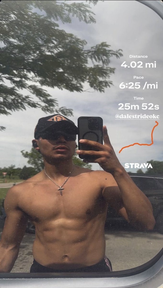 mattelijaht's tweet image. Posting stats on here too now. 
4 days until the marathon.
#running #runner #strava #fitness