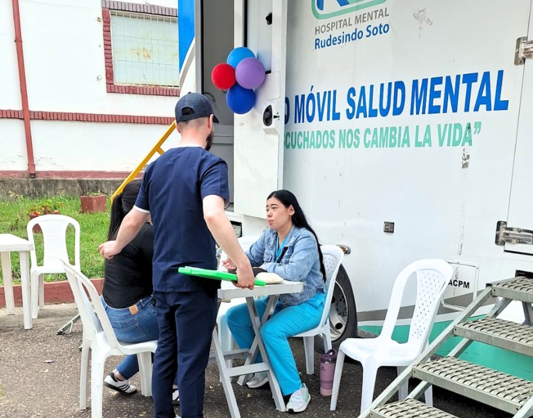 CucutaEse's tweet photo. En el Día de la Felicidad, en unión con Dirección Local de Salud, el SENA y los programas de Fisioterapia, Terapia Ocupacional y Psicología de la UniPamplona, se realizó jornada para el fortalecimiento del bienestar emocional y entorno saludable en el Col. Provincial San José. https://t.co/M80t6NiMPw