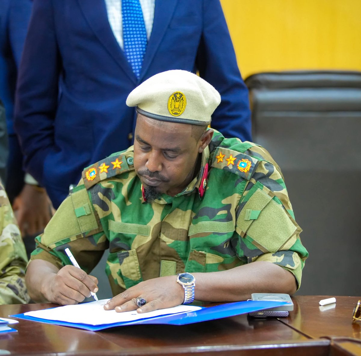 Plstatehouse's tweet photo. TALIYAHA CUSUB EE MADAXTOOYADA DOWLADDA #PUNTLAND OO MAANTA XILKA KALA WAREEGAY TALIYAHA HORE FAAHFAAHIN dheeraad ah halkaan ruin.↘️ https://t.co/2Z5PWniVDs https://t.co/5ilZoYs4am