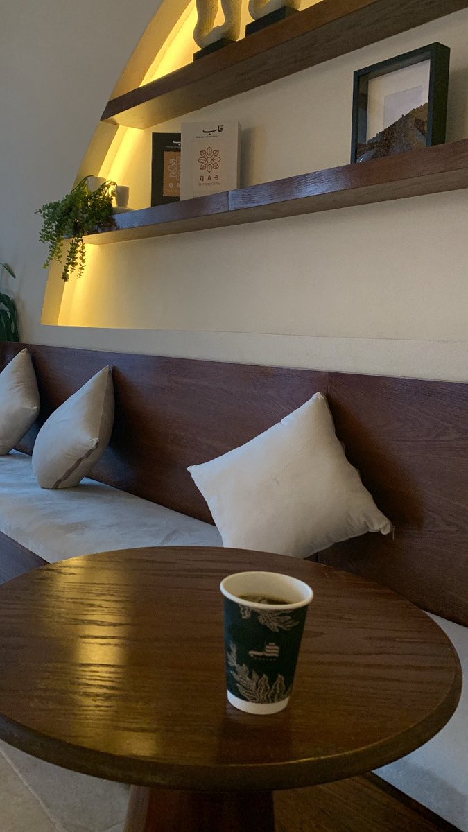 ALS7MMARI's tweet photo. الوجيه الغبْر سبتٍ وأحد 
وأنت عندي مثل مساء الربوع 
                     ❣️ https://t.co/sOP7D3Zh7K