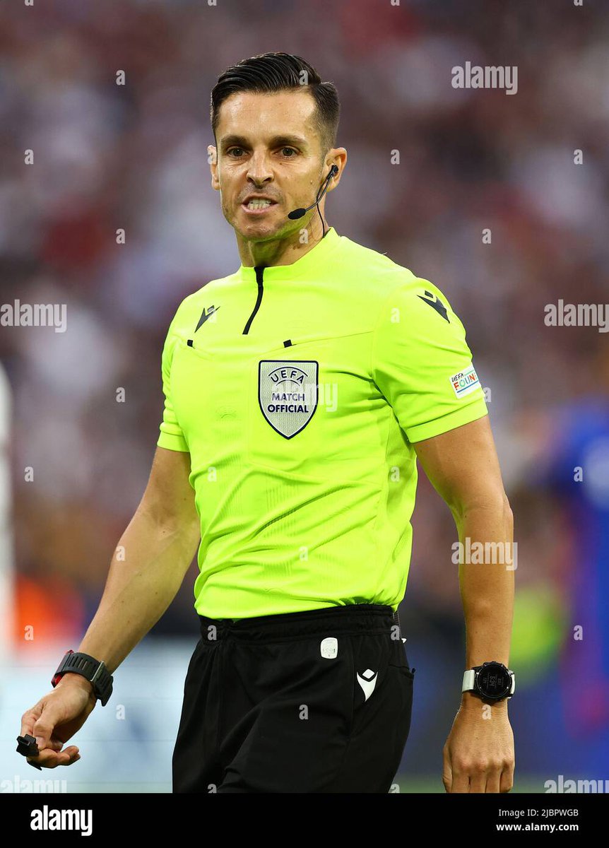 Otra vez Carlos del Cerro Grande, arbitro Madrileño, estará de nuevo en el VAR, sabiendo que ha perjudicado varias veces al Barca.
Abro líneas.....