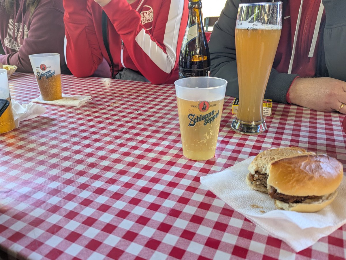 marneck17's tweet photo. Vorspiel bei Elke
Tradition, so wichtig
Also wir sind alle da
Was soll schon schief gehen
Drei Punkte wären prima
Und wichtig, das auch ❤️🤍⚽
#nurderOFC #OFCFSV https://t.co/6ikWgnaoYM