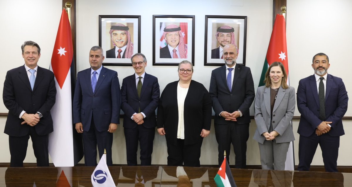 fuelcellsworks's tweet image. Jordan and the EBRD sign MoU to boost #renewables, BESS, and grid upgrades. The deal strengthens energy security, supports reforms, and accelerates #greenhydrogen—targeting 50% renewables by 2033.

#EnergyTransition #HydrogenNow #Renewables

fcw.sh/nR0FbO