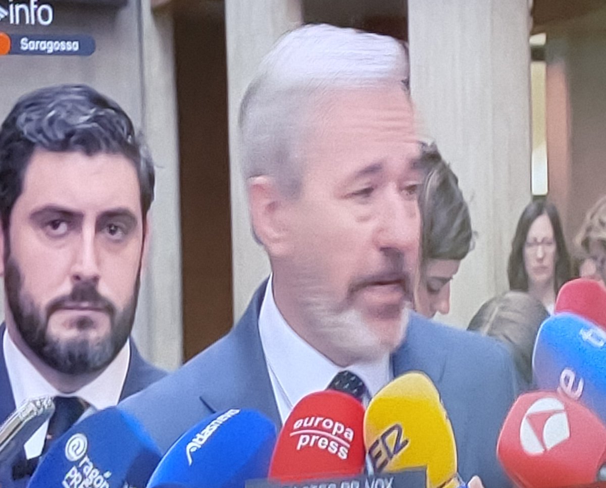 Aquest desgraciat de President de la comunitat autònoma d'Aragó només té en boca Catalunya,el seu odi és tan profund que no ho dissimulen ni mica.