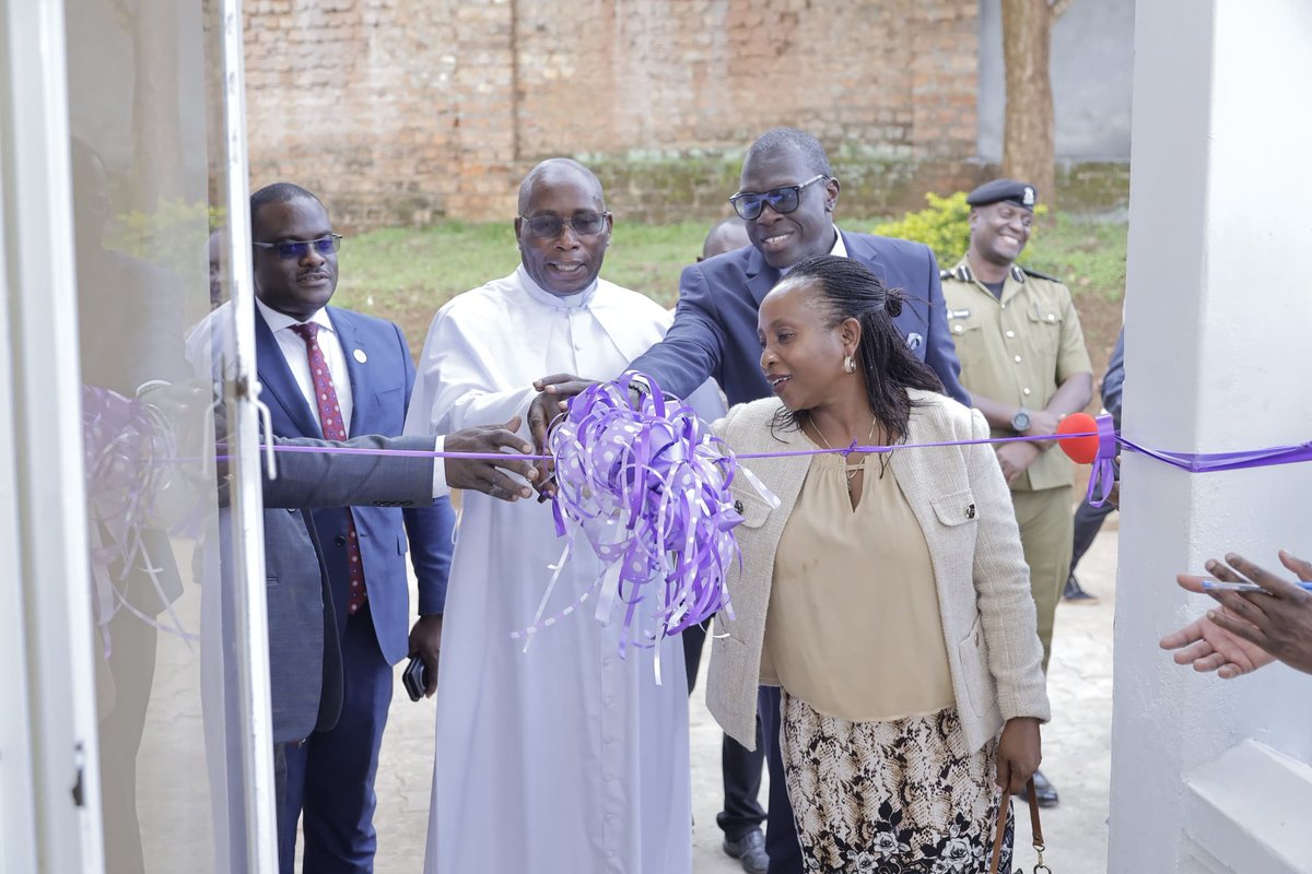 MoJCAUG's tweet image. Justice closer to the people! MoJCA has officially opened the Attorney General’s Chambers in Masaka to improve efficiency and service delivery. #AccessToJustice @JudiciaryUG @radiobuddu98 @radio8uganda @JLOSUganda