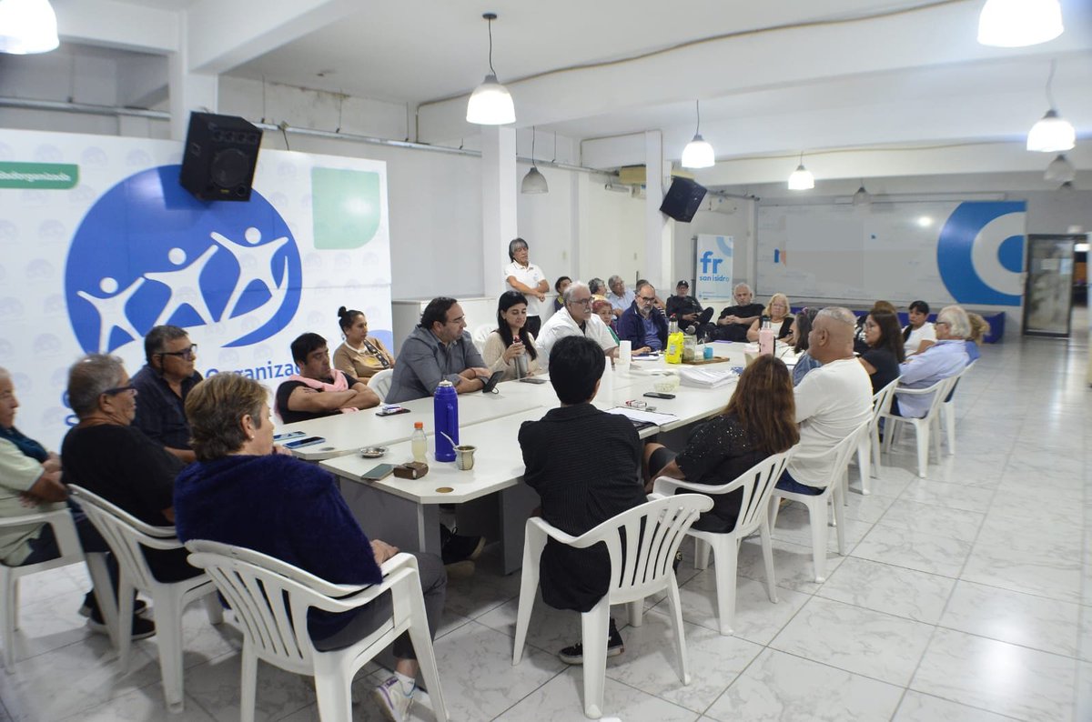 CarmelaMoreauOk's tweet photo. Nos une #SanIsidro y vamos a construir desde abajo la unidad de nuestro espacio y una propuesta alternativa para el distrito.

Hoy compartimos un encuentro en la sede del PJ junto a referentes de #FuerzaPatria, reafirmando el compromiso de organizarnos, escuchar a cada vecino y fortalecer un proyecto colectivo con futuro.

Con diálogo, militancia y convicción, seguimos avanzando para representar lo que #SanIsidro necesita.