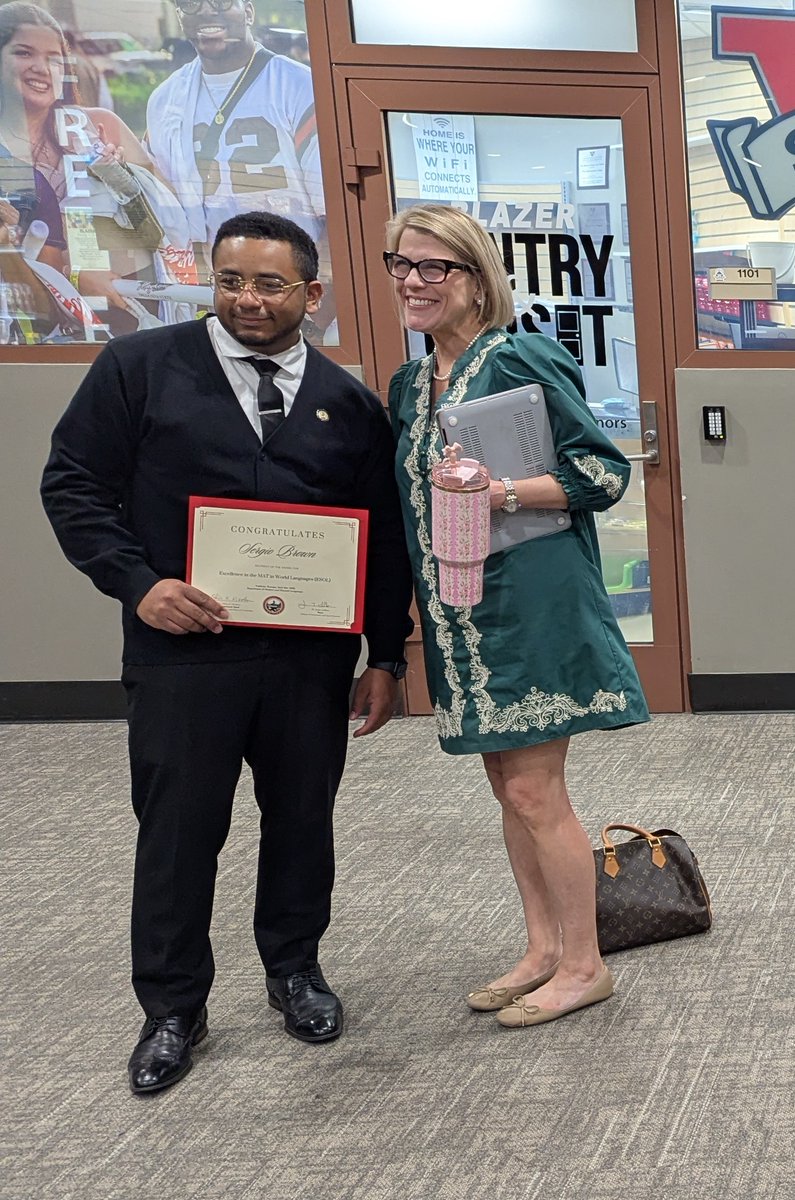 MCL_VSU's tweet photo. On Awards Ceremony Night, we proudly recognized students whose excellence in language study, cultural engagement, and academic achievement truly stands out. 
Congratulations to all of our award recipients for their dedication and outstanding accomplishments. https://t.co/vISTnt25DP