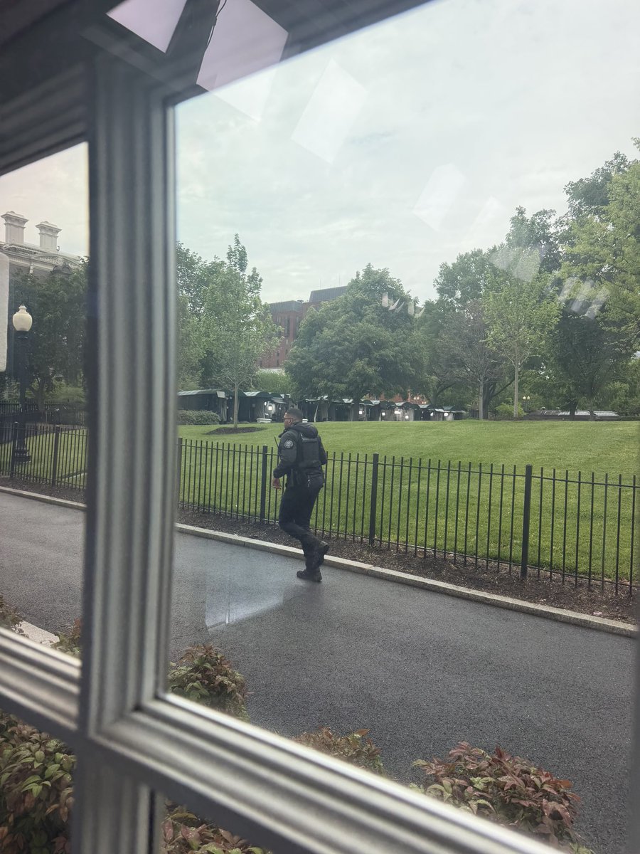 inespohl's tweet photo. Security alert at the White House perimeter. The lawn press tents have been evacuated, and everyone is moving to the press room. No further information is available at this time. https://t.co/liKmrNVPMi