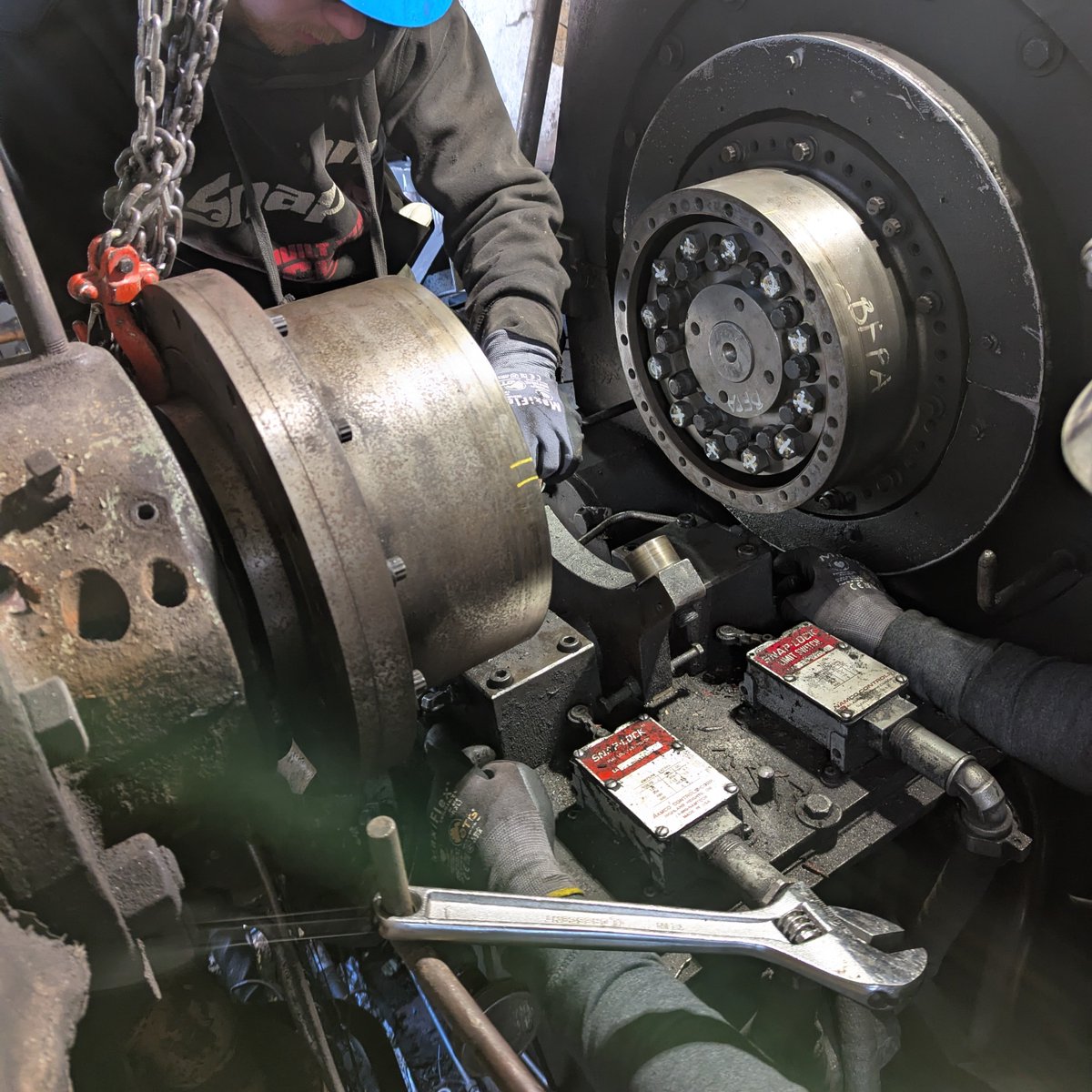 couplingcorp's tweet photo. Yesterday, we were on site at a natural gas power plant, removing a disconnecting coupling from a boiler feedwater pump.

✔️ Removed in ~1.5 hrs
✔️ Anderson Clamp Hub off in 20 mins
✔️ No torches. No hot work permits.

Learn more:
https://t.co/Ak9vXOjLcV

https://t.co/VTrmUYiEnJ https://t.co/UiEj3RlOAv