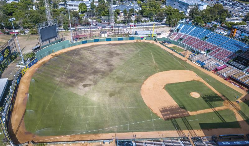 Maipi's tweet photo. Somos potencia mundial del béisbol.

Finca número uno fuera de los EEUU en peloteros profesionales.

Mira en las condiciones que está nuestro estadio más emblemático 😭

Mientras no le duela a nadie esto, seguiremos en lo mismo. 

Rastreros @LIDOMRD https://t.co/PsTJL1rqMm