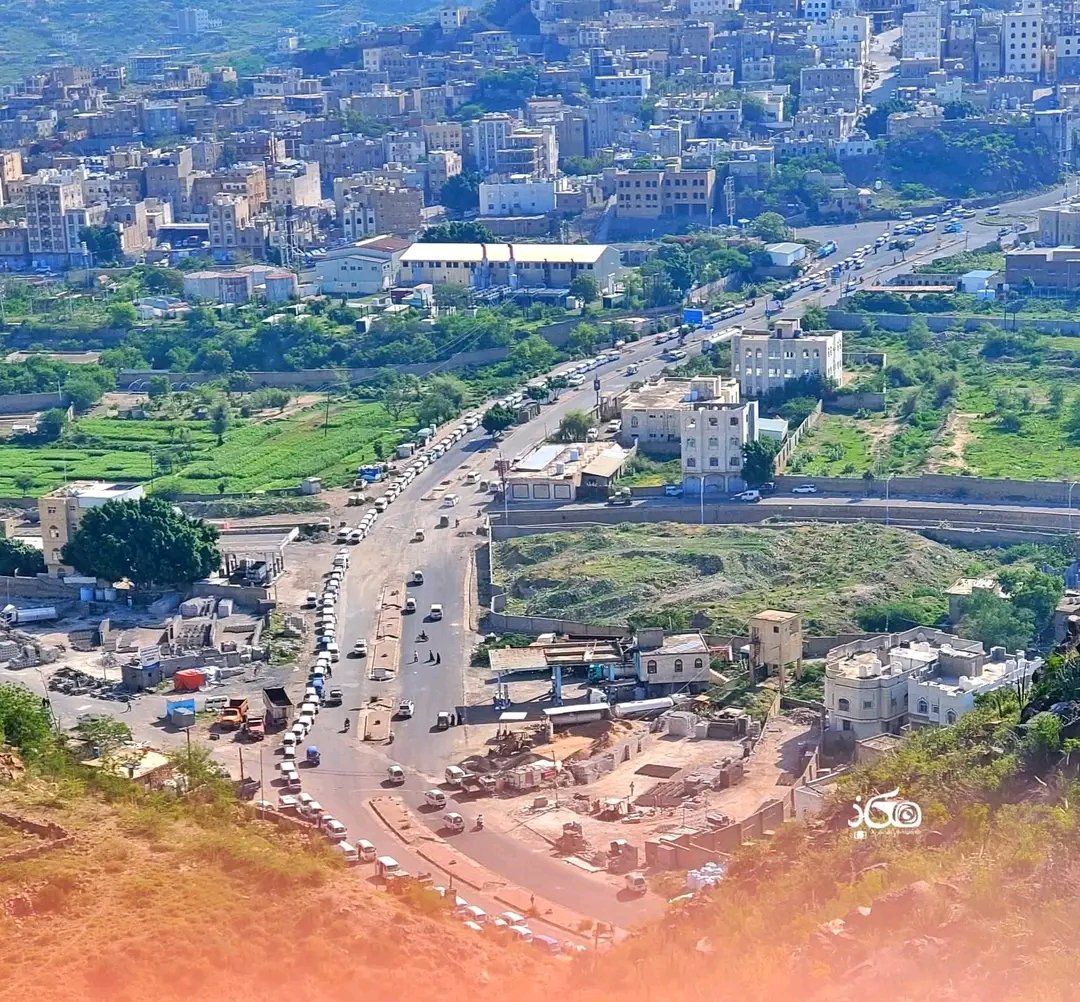 #تعز  #الشرعية 
هذا طابور الغاز في احدى محطات الغاز بعصيفرة .